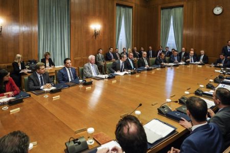 Το χαμηλό βλέμμα των υπουργών του Μητσοτάκη