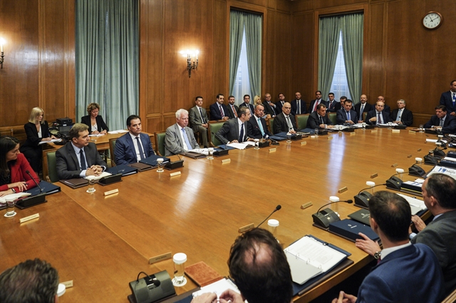 Το χαμηλό βλέμμα των υπουργών του Μητσοτάκη