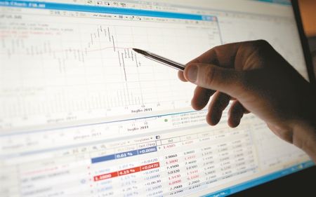 Ψήφος εμπιστοσύνης με μείωση επιτοκίων