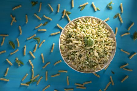 Ζυμαρικά με ωμό κολοκύθι και δυόσμο