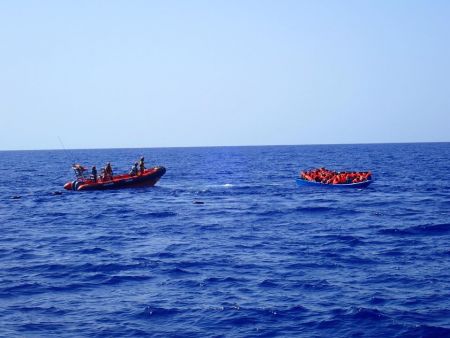 Ιταλία: Αποκλεισμένοι 163 πρόσφυγεςσε δύο διασωστικά πλοία