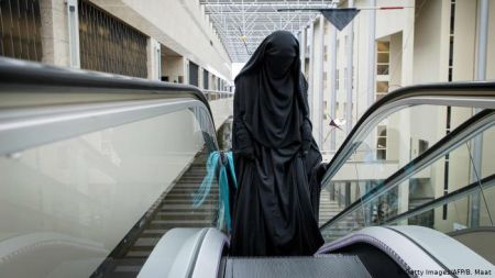 Θα εφαρμοστεί η απαγόρευση της μπούρκας στην Ολλανδία;