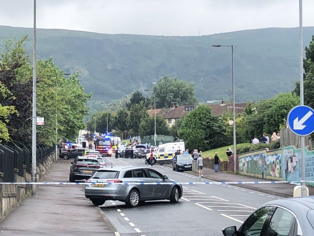 Μπέλφαστ: Άνδρας έριξε το αυτοκίνητό του σε πλήθος