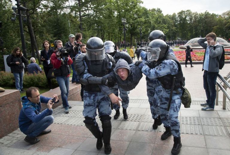 Ρωσία: Νέα διαδήλωση μετά τις συλλήψεις εκατοντάδων πολιτών | tovima.gr