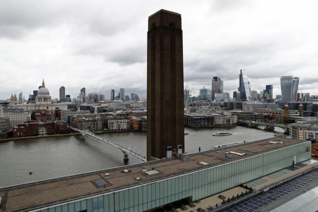 Λονδίνο: 17χρονος πέταξε 6χρονο από το 10ο όροφο της Tate Modern | tovima.gr