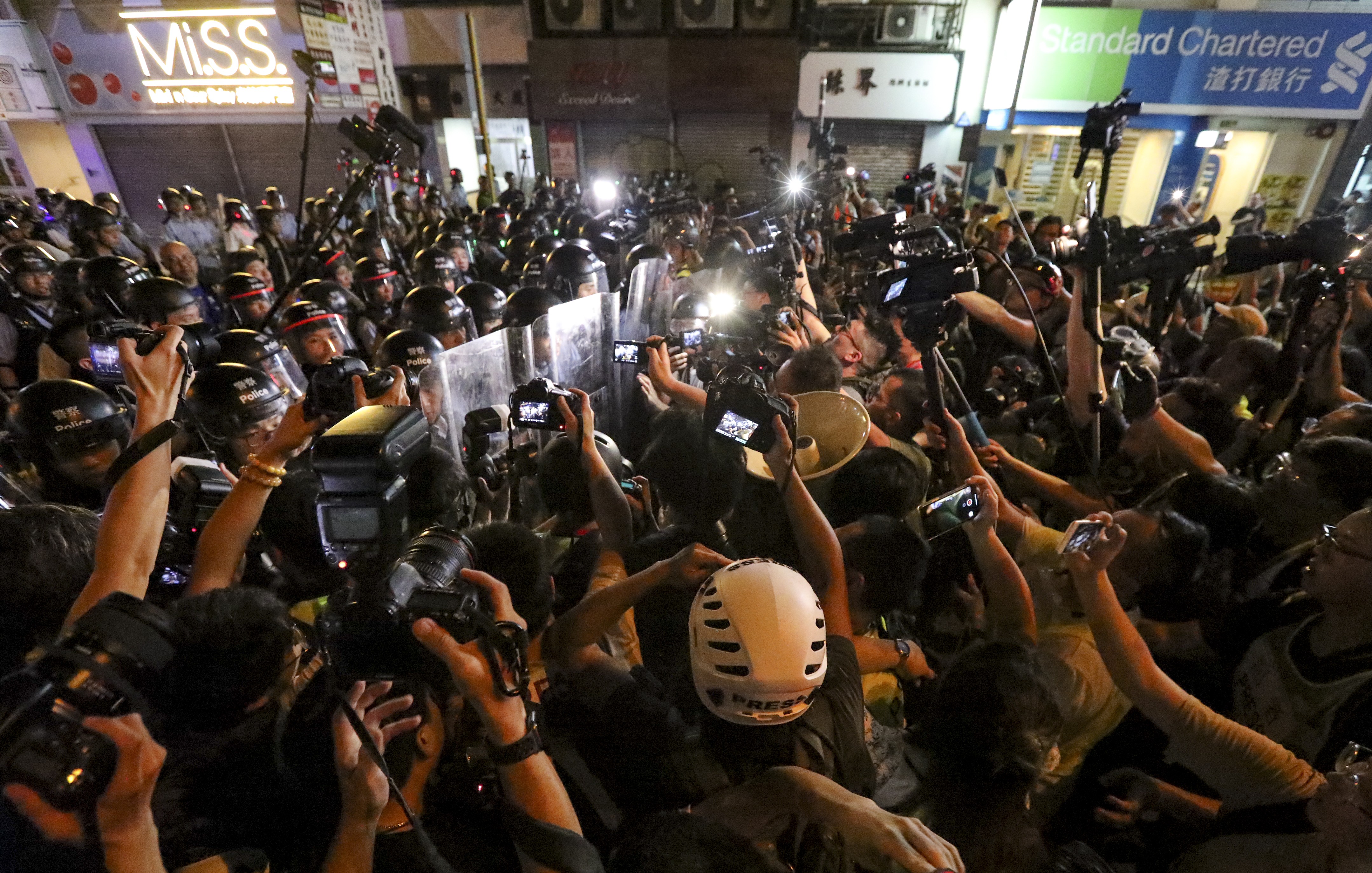 Βίαια επεισόδια και συλλήψεις σε αντικυβερνητικές διαδηλώσεις στο Χονγκ Κονγκ