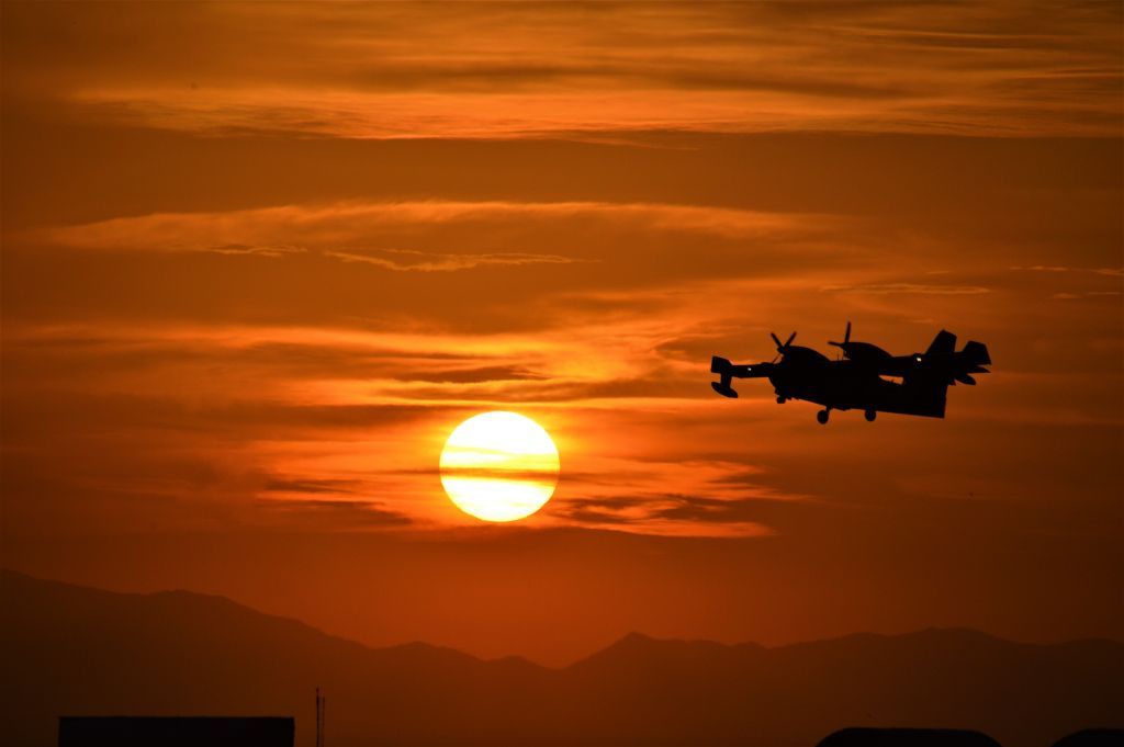 Στη μάχη με τις φλόγες: Στα άδυτα της 383ης Μοίρας Αεροπυρόσβεσης