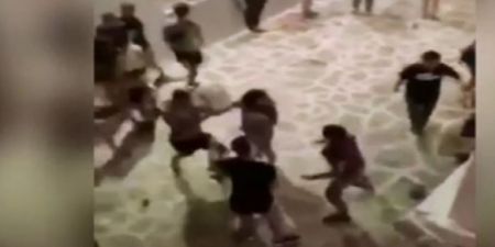 Αστυνομικός για τον ξυλοδαρμό στην Αντίπαρο: Με γρονθοκόπησε και μου έσκισε την μπλούζα