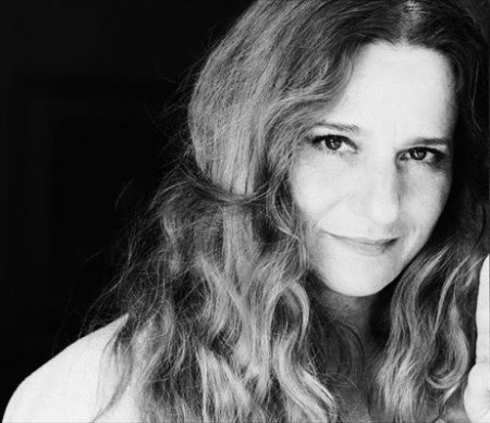 Ευανθία Ρεμπούτσικα: Μια βραδιά στην πόλη