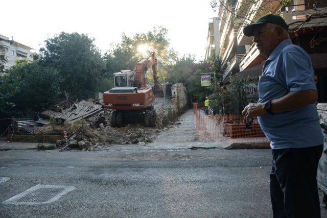 Αμπελόκηποι: Κατεδαφίστηκε επικίνδυνο κτιρίο από τον δήμο Αθηναίων | tovima.gr