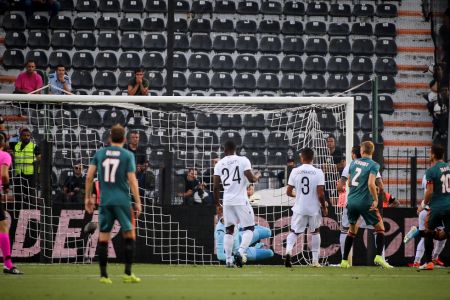 Γκολ του Χούντελααρ με «καραμπόλα» και 2-2 ο Αγιαξ