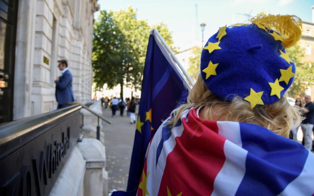 Προετοιμασμένη η Κομισιόν για ένα «άτακτο» Brexit | tovima.gr