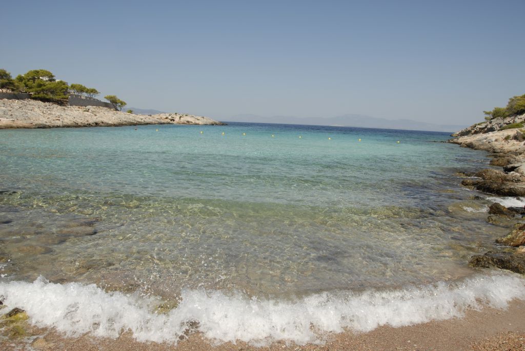 Απόνησος: Η εξωτική ομορφιά στο Αγκίστρι