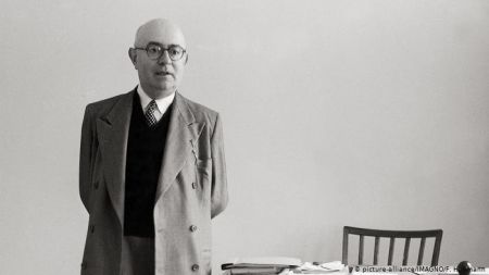 Τέοντορ Αντόρνο, ένας επαναστάτης με γραβάτα