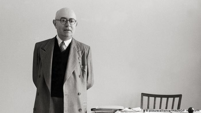 Τέοντορ Αντόρνο, ένας επαναστάτης με γραβάτα