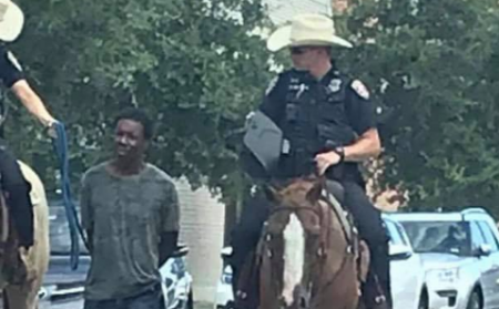 ΗΠΑ: Έφιπποι αστυνομικοί τραβούν με σκοινί μαύρο συλληφθέντα
