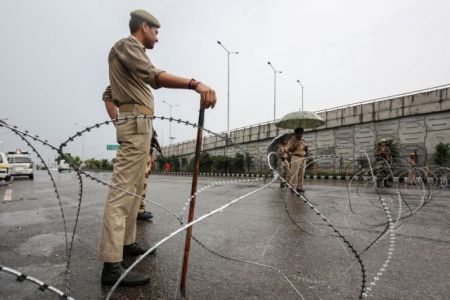 Ινδία: Νεκρός διαδηλωτής μετά την άρση αυτονομίας στο Κασμίρ