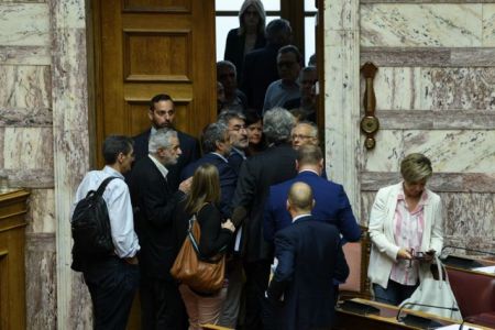 Βουλή: Αποχώρησε σύσσωμη η αντιπολίτευση