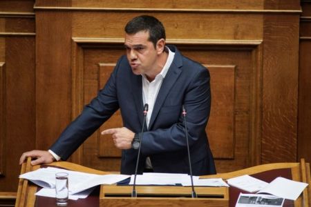 Τσίπρας για άσυλο: Θέλετε να περιπολεί η ΕΛ.ΑΣ. έξω από τις σχολές;