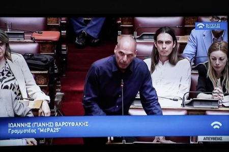Βουλή: Βαρουφάκης vs Καραθανασόπουλου για την περιφρούρηση του ασύλου