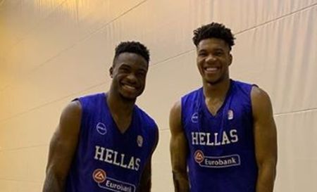 Οι γιοι του Ζήση με τους αδερφούς Αντετοκούμπο