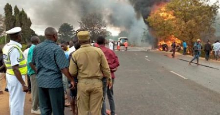 Πολύνεκρη τραγωδία στην Τανζανία από έκρηξη βυτιοφόρου