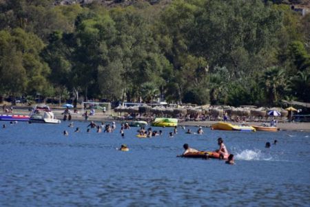 Καύσωνας: Στους 40 βαθμούς το θερμόμετρο παρά τους ισχυρούς ανέμους