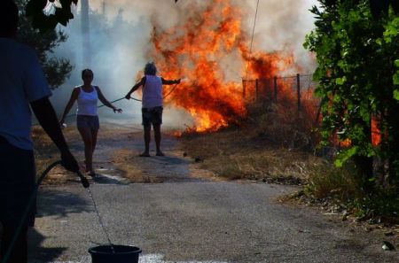Φωτιά και στον Άγιο Ανδρέα Ζούμπερι – Ήχησαν σειρήνες, εκκενώθηκαν οι κατασκηνώσεις