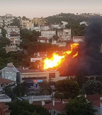 Φωτιά στην Νέα Πεντέλη σε οικοπεδικό χώρο