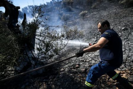 Υμηττός: Σε ύφεση η μεγάλη πυρκαγιά – αγωνία για τυχόν αναζωπυρώσεις