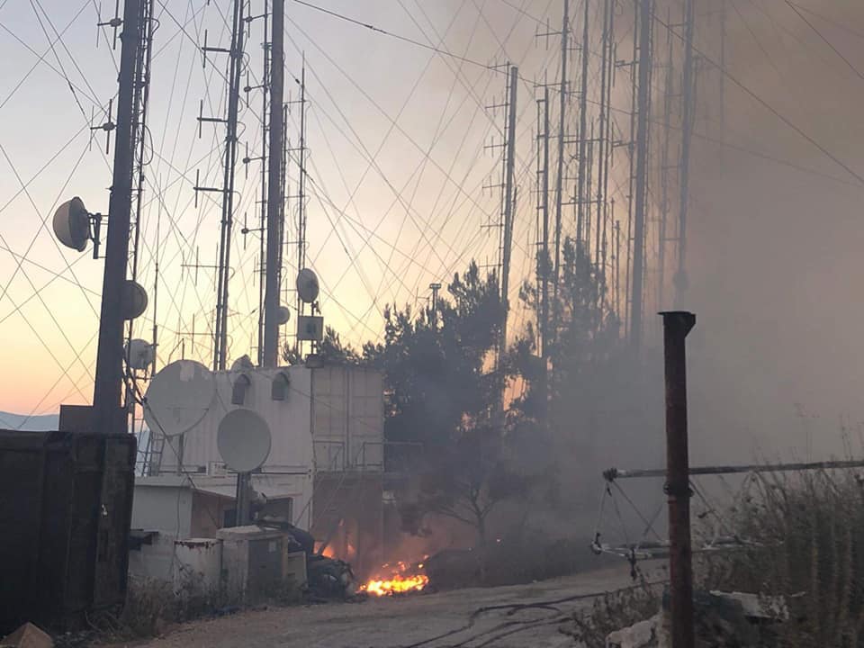 Φωτιά στον Υμηττό: Κάηκαν ολοσχερώς οι εγκαταστάσεις του Love Radio 97.5