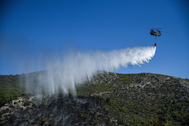 Μαίνεται η πυρκαγιά στην Άρτα
