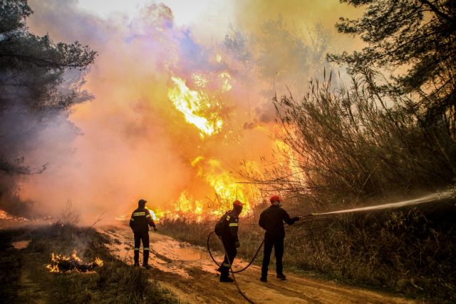 Φωτιά στο Υμηττό: Η αστυνομία μας ενημέρωσε με ντουντούκες