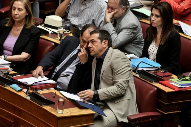 Ο ΣΥΡΙΖΑ ψάχνει τον βηματισμό του ως αξιωματική αντιπολίτευση
