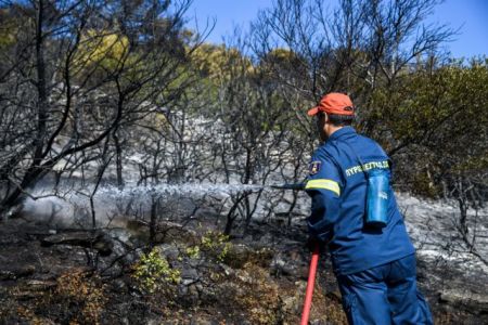 Υμηττός πυρκαγιά: Ο αγώνας των πυροσβεστών