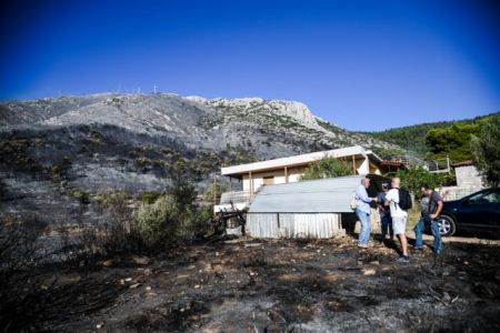 Φωτιά στον Υμηττό: Μας φώναζαν βγείτε έξω, βγείτε έξω γρήγορα