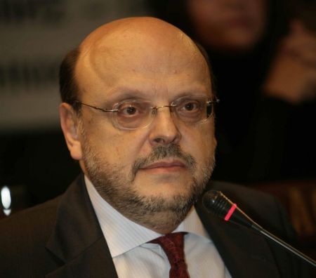 Ο Αντώναρος για τις αποστολές sms από το 112