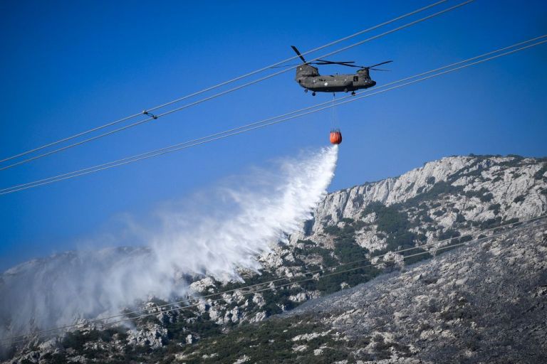 Πυρκαγιά στον Υμηττό – Καταγγελίες για έκρηξη και ταυτόχρονες εστίες στην Παιανία | tovima.gr