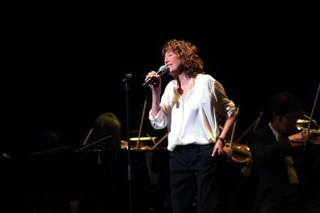 Τζέιν Μπίρκιν: «Τραγουδάω σαν να μην είναι κανείς παρών»