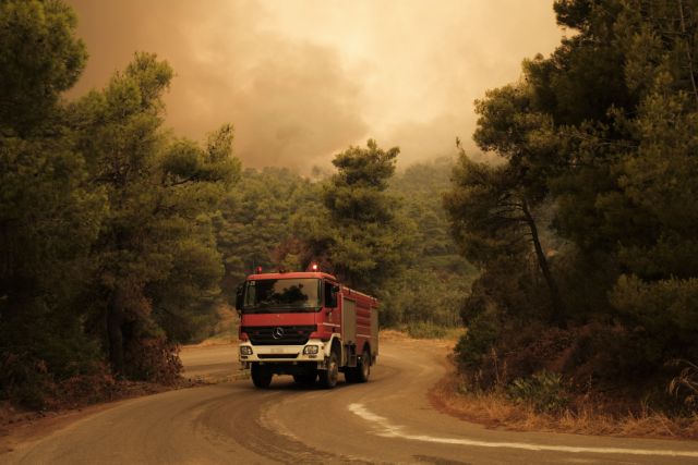 Δήμαρχος Μεσσαπίων στο One Channel: Κάηκαν αγροικίες και αυτοκίνητα κοντά στη Μακρυμάλλη | tovima.gr