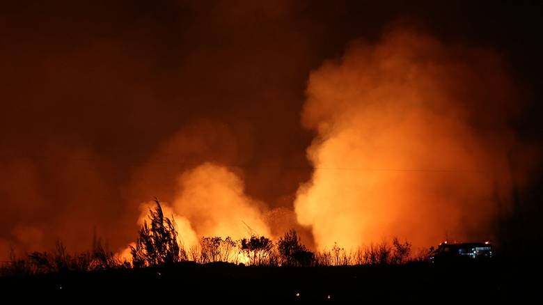 Μεγάλη πυρκαγιά ανάμεσα σε τρία χωριά στην Εύβοια – Εκκενώθηκε μοναστήρι