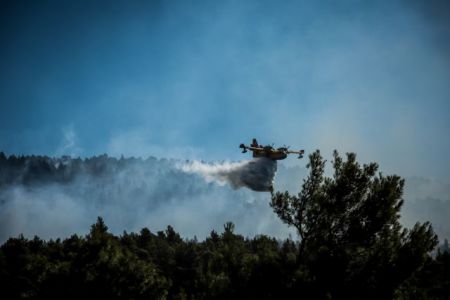 Εύβοια – πυρκαγιά: Ήρθε και το δεύτερο ιταλικό Καναντέρ