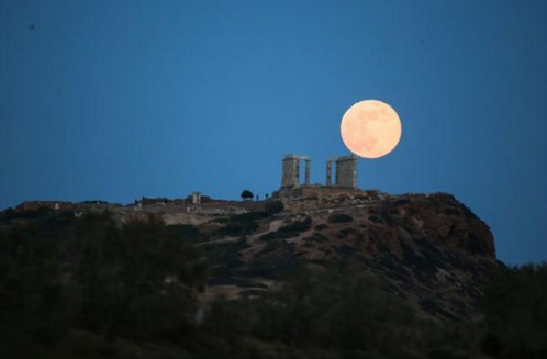 Δεκαπενταύγουστος με μικρότερη πανσέληνο λόγω του σεληνιακού απογείου