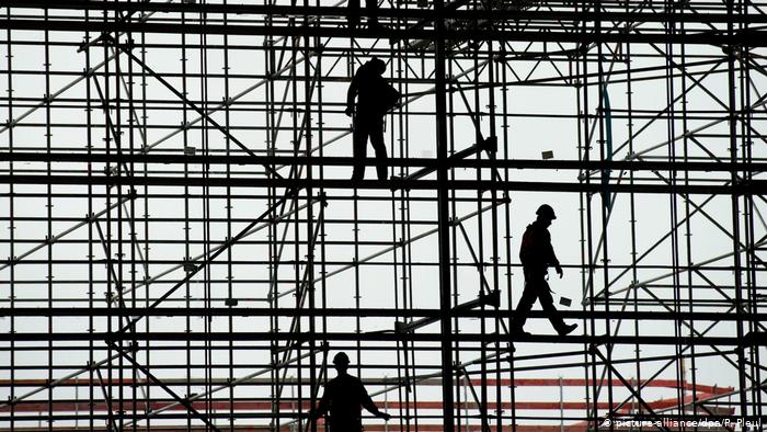 Πότε θα θυσιαστεί η ιερή αγελάδα των μηδενικών ελλειμμάτων;