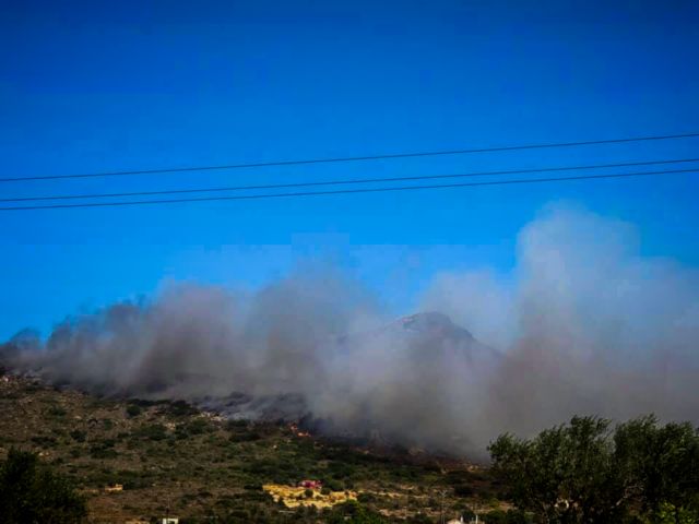 Φωτιά στην Ελαφόνησο: Οικολογική καταστροφή από παράνομη χωματερή | tovima.gr