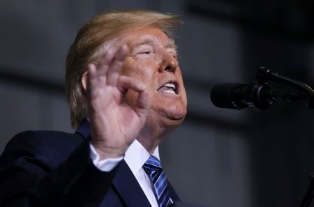 Τραμπ: Γελάει μαζί του ο κάθε πικραμένος δανός