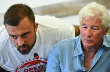 Γκιρ πιέζει τον Σάντσεθ: Να  διασωθούν οι 147 πρόσφυγες της Open Arms