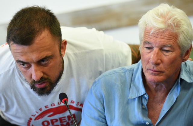 Γκιρ πιέζει τον Σάντσεθ: Να  διασωθούν οι 147 πρόσφυγες της Open Arms