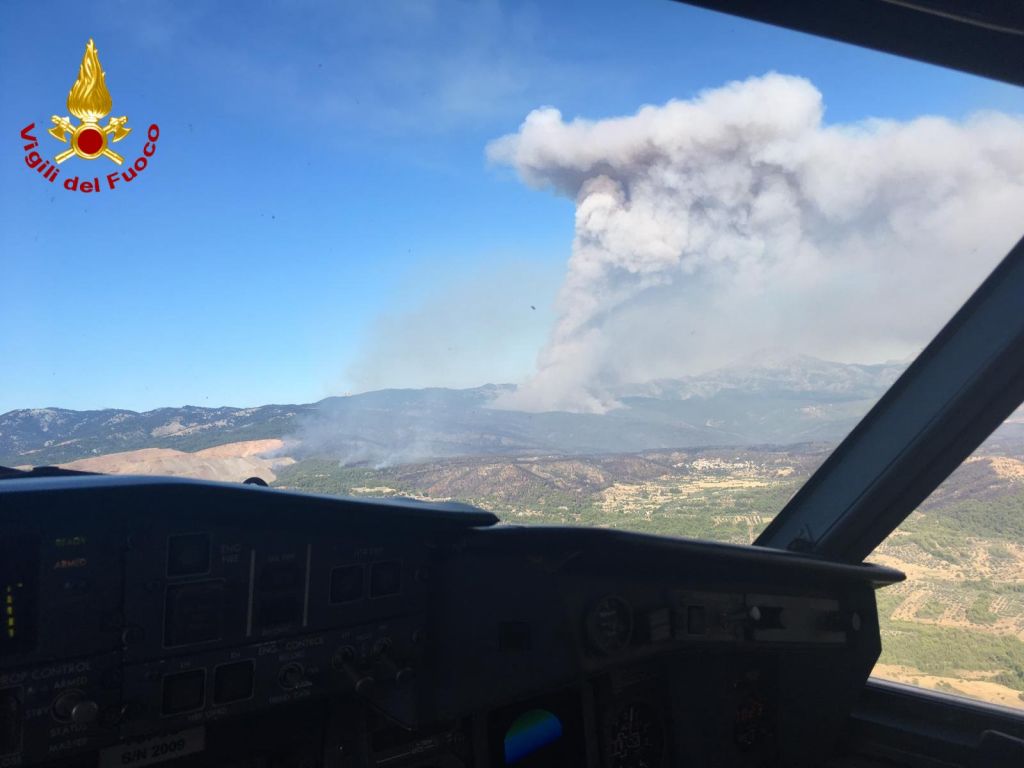 Εύβοια: Βίντεο από το εσωτερικό καναντέρ