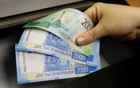 Ρωσία: Ο συνεχής δανεισμός των πολιτών καμπανάκι για την οικονομία